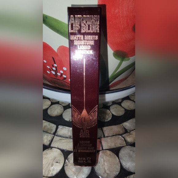 Charlotte Tilbury Airbrush Flawless Matte Lip Blur Liquid Lipstick - Picture 2 of 3